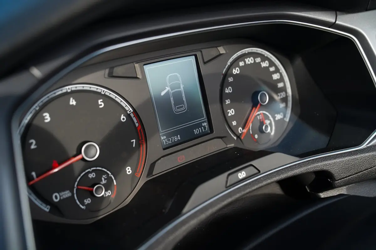 1.5 TSI R-Line | Luxe Leder | Ruitjes leer | Trekhaak | Stoelverwarming | Facelift | Vlak R-line Stuur |