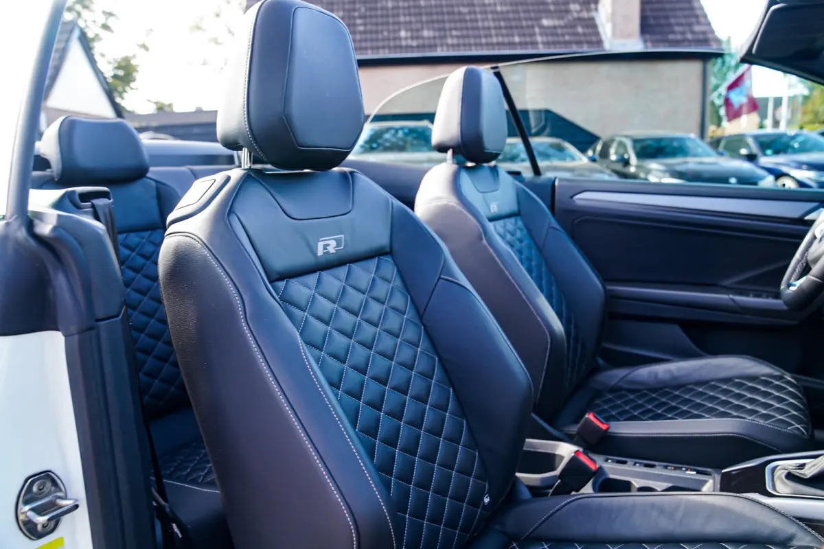 1.5 TSI R-Line | Luxe Leder | Ruitjes leer | Trekhaak | Stoelverwarming | Facelift | Vlak R-line Stuur |