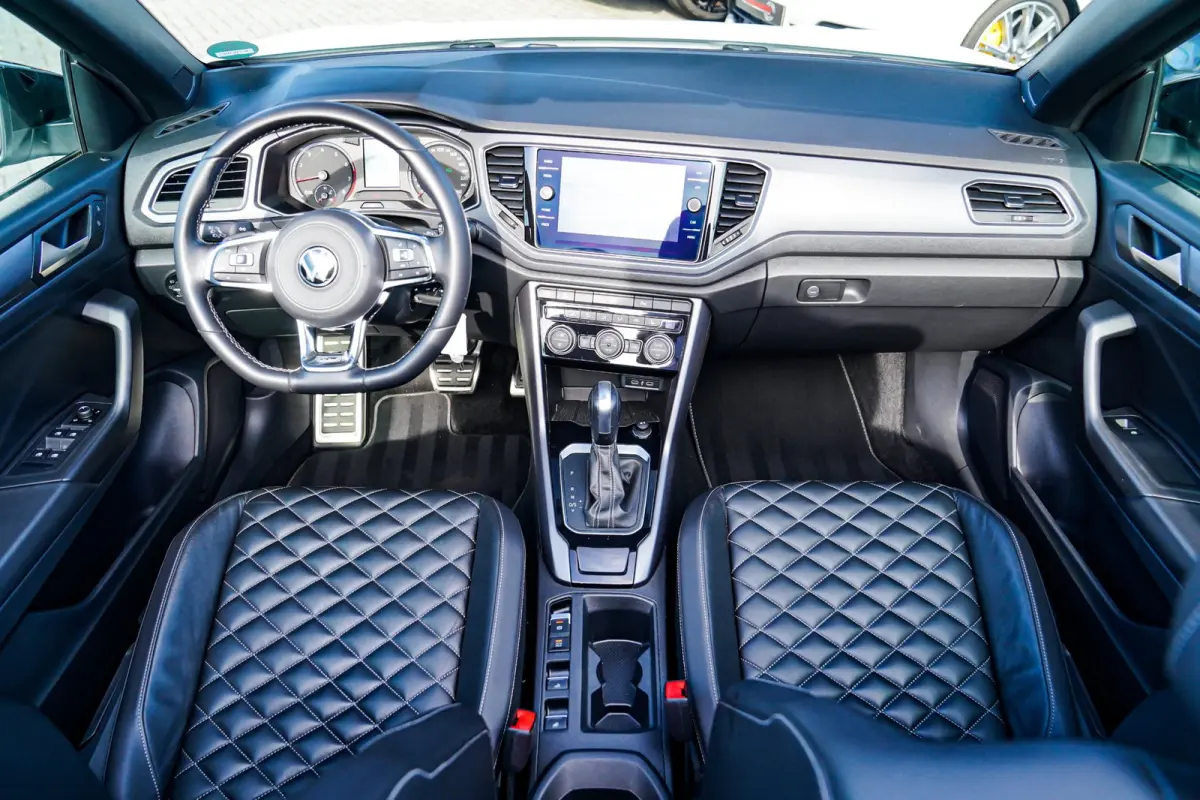 1.5 TSI R-Line | Luxe Leder | Ruitjes leer | Trekhaak | Stoelverwarming | Facelift | Vlak R-line Stuur |