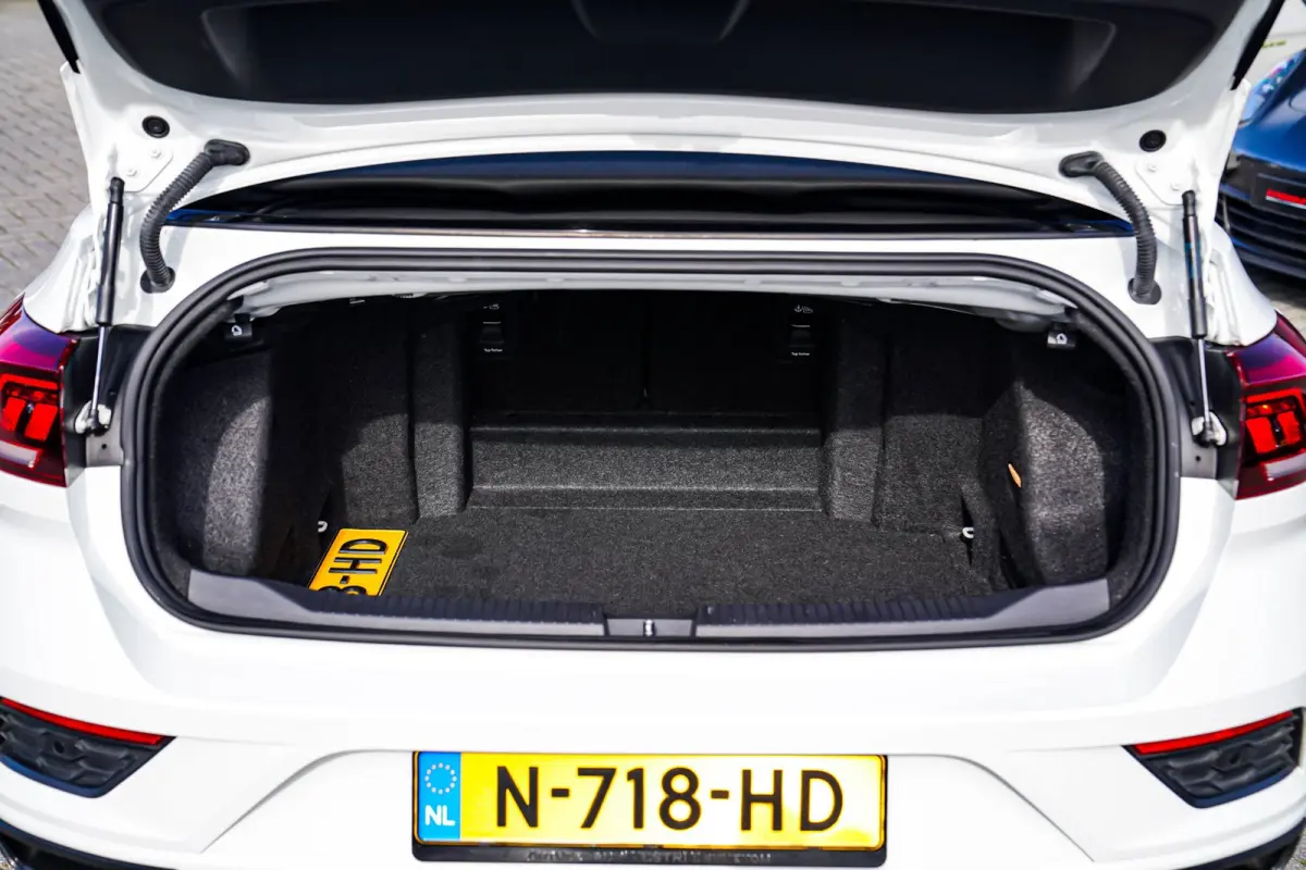 1.5 TSI R-Line | Luxe Leder | Ruitjes leer | Trekhaak | Stoelverwarming | Facelift | Vlak R-line Stuur |