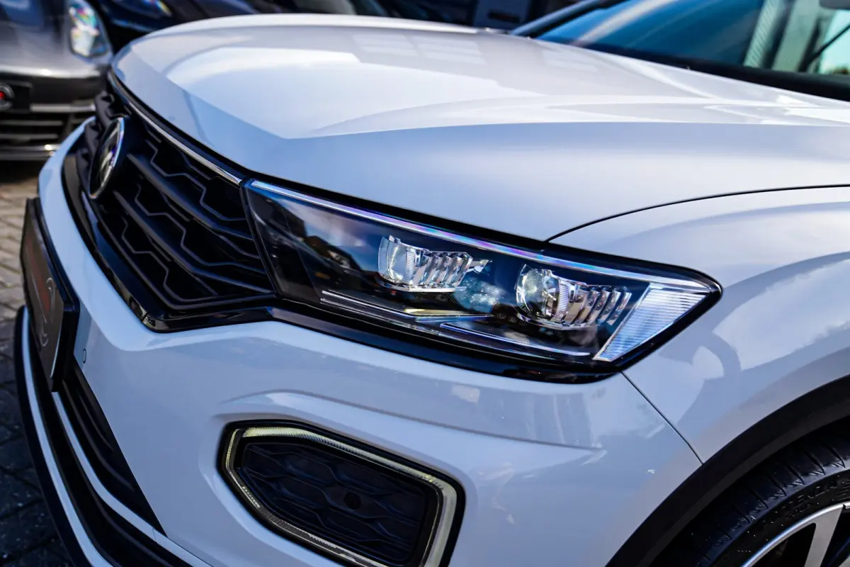 1.5 TSI R-Line | Luxe Leder | Ruitjes leer | Trekhaak | Stoelverwarming | Facelift | Vlak R-line Stuur |