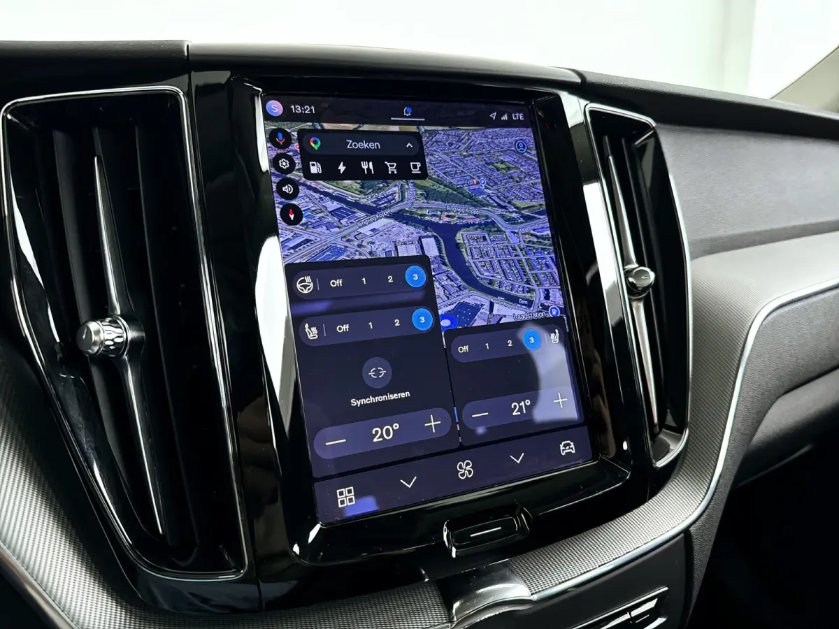 T6 Plug-in hybrid AWD Plus Bright | Panoramadak | Parkeercamera | Stoel- en Stuurverwarming