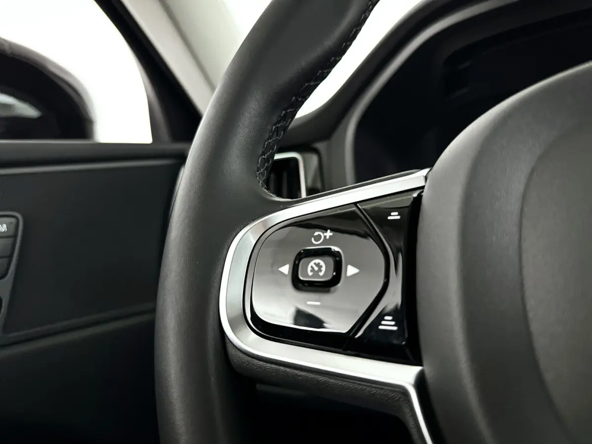 T6 Plug-in hybrid AWD Plus Bright | Panoramadak | Parkeercamera | Stoel- en Stuurverwarming