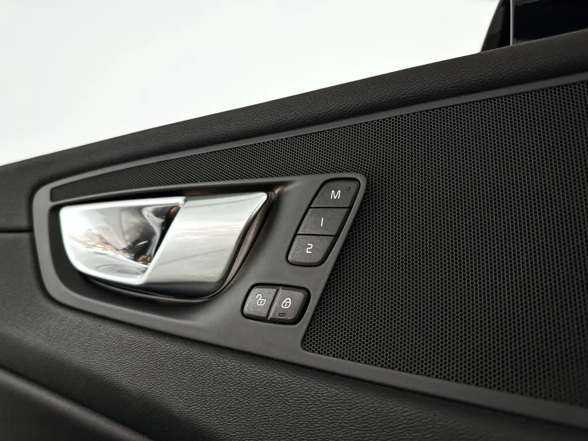 T6 Plug-in hybrid AWD Plus Bright | Panoramadak | Parkeercamera | Stoel- en Stuurverwarming
