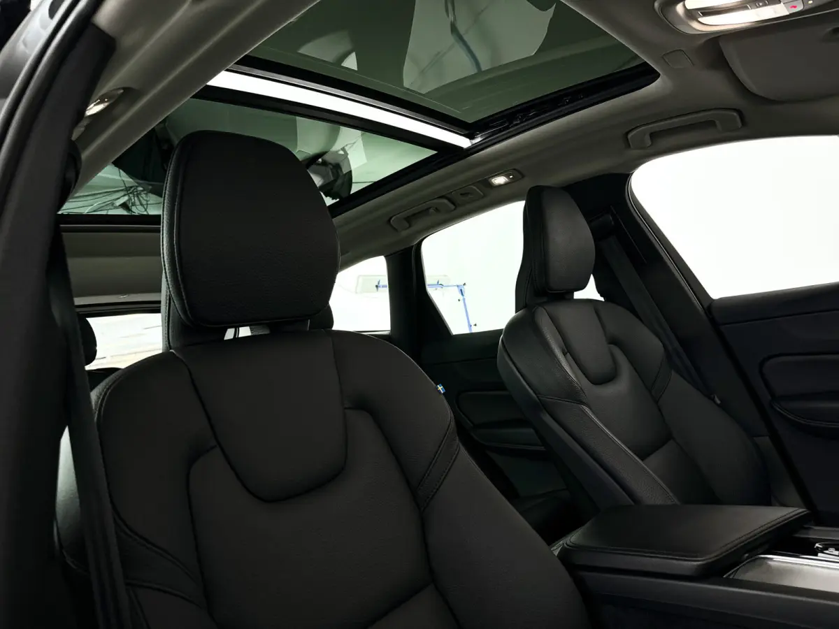 T6 Plug-in hybrid AWD Plus Bright | Panoramadak | Parkeercamera | Stoel- en Stuurverwarming
