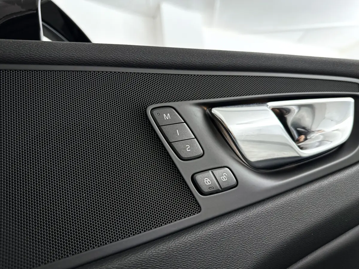 T6 Plug-in hybrid AWD Plus Bright | Panoramadak | Parkeercamera | Stoel- en Stuurverwarming