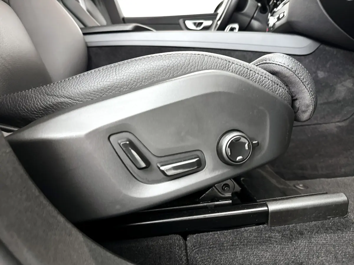 T6 Plug-in hybrid AWD Plus Bright | Panoramadak | Parkeercamera | Stoel- en Stuurverwarming