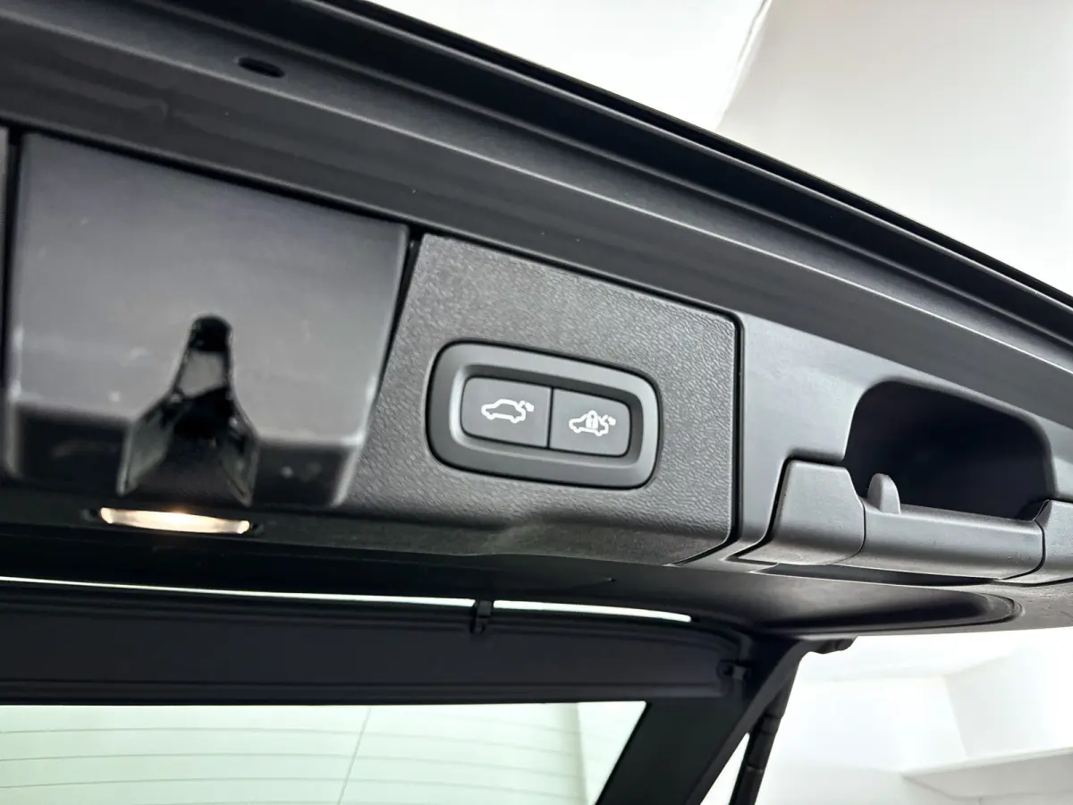 T6 Plug-in hybrid AWD Plus Bright | Panoramadak | Parkeercamera | Stoel- en Stuurverwarming