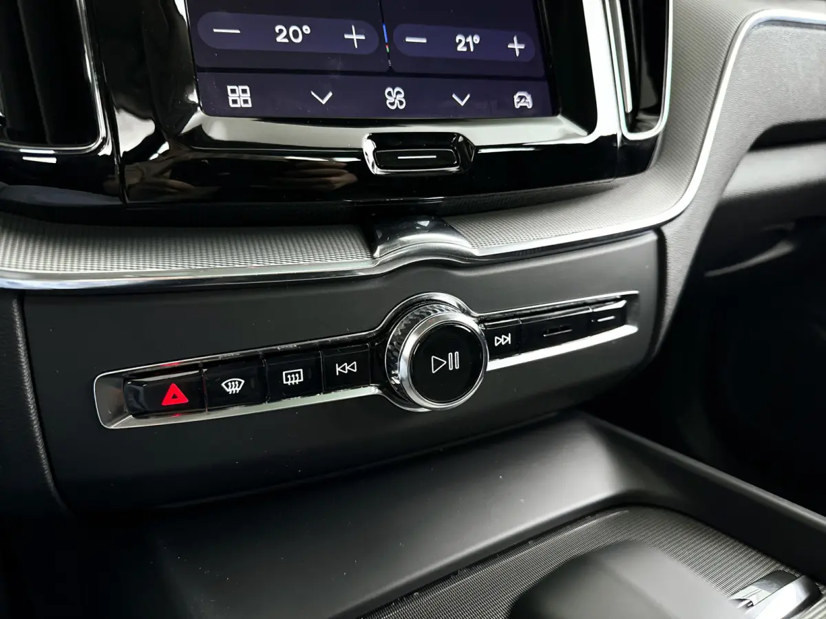 T6 Plug-in hybrid AWD Plus Bright | Panoramadak | Parkeercamera | Stoel- en Stuurverwarming