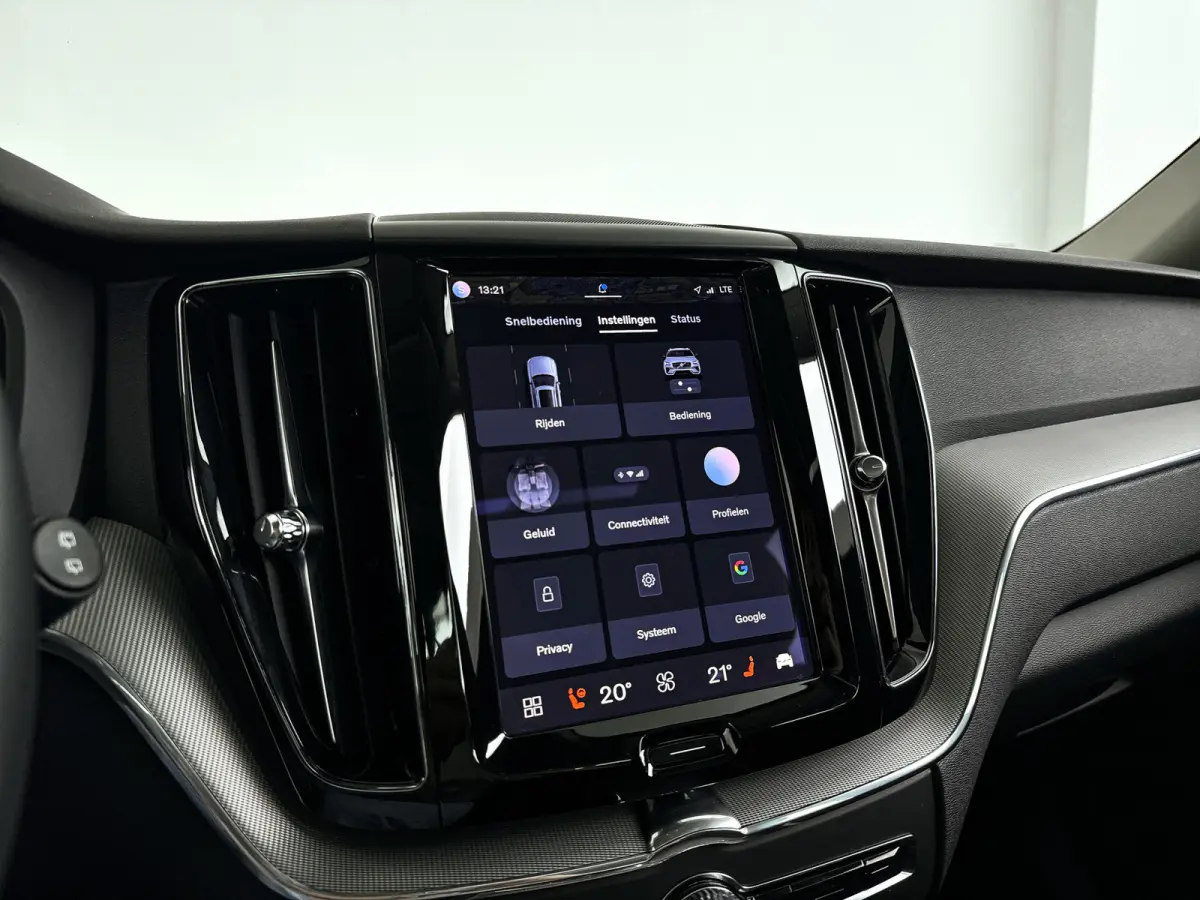 T6 Plug-in hybrid AWD Plus Bright | Panoramadak | Parkeercamera | Stoel- en Stuurverwarming