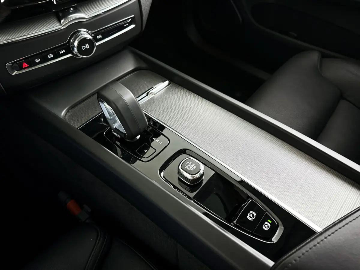 T6 Plug-in hybrid AWD Plus Bright | Panoramadak | Parkeercamera | Stoel- en Stuurverwarming