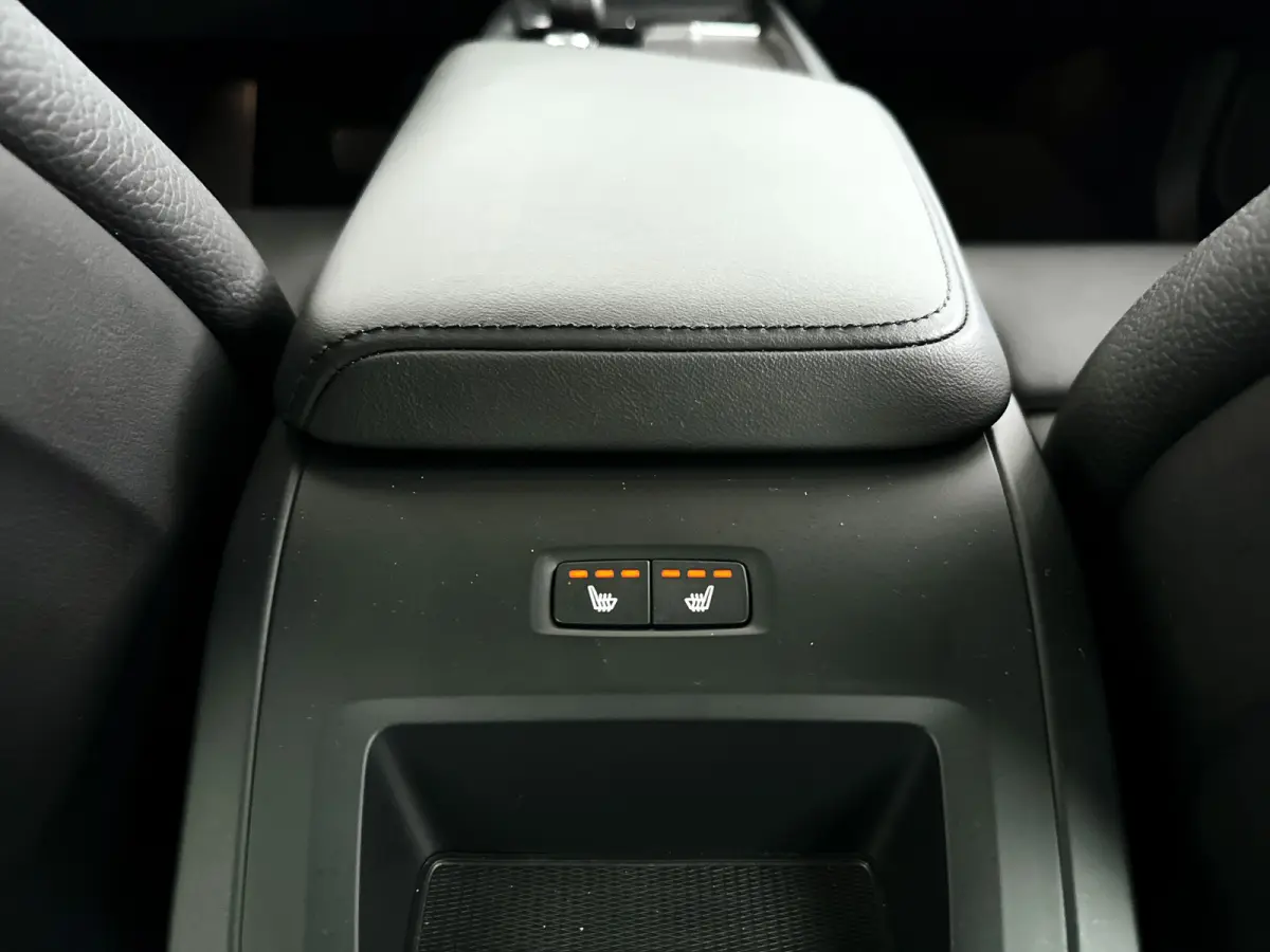 T6 Plug-in hybrid AWD Plus Bright | Panoramadak | Parkeercamera | Stoel- en Stuurverwarming