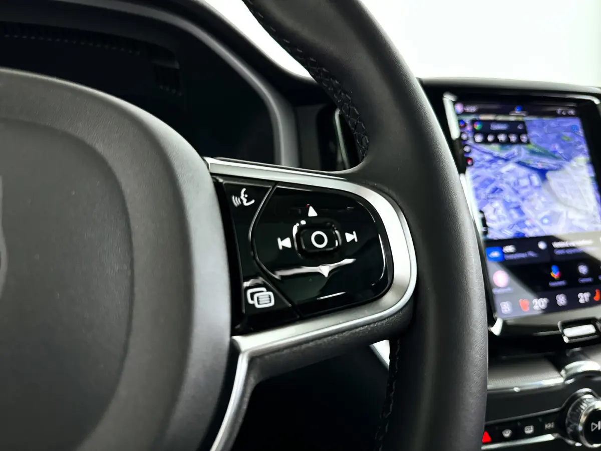 T6 Plug-in hybrid AWD Plus Bright | Panoramadak | Parkeercamera | Stoel- en Stuurverwarming