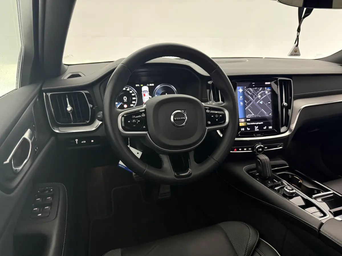 2.0 T6 Recharge AWD R-Design | Pano | Memory | 360° | H/K | Virtual | Carplay | Cruise | LED