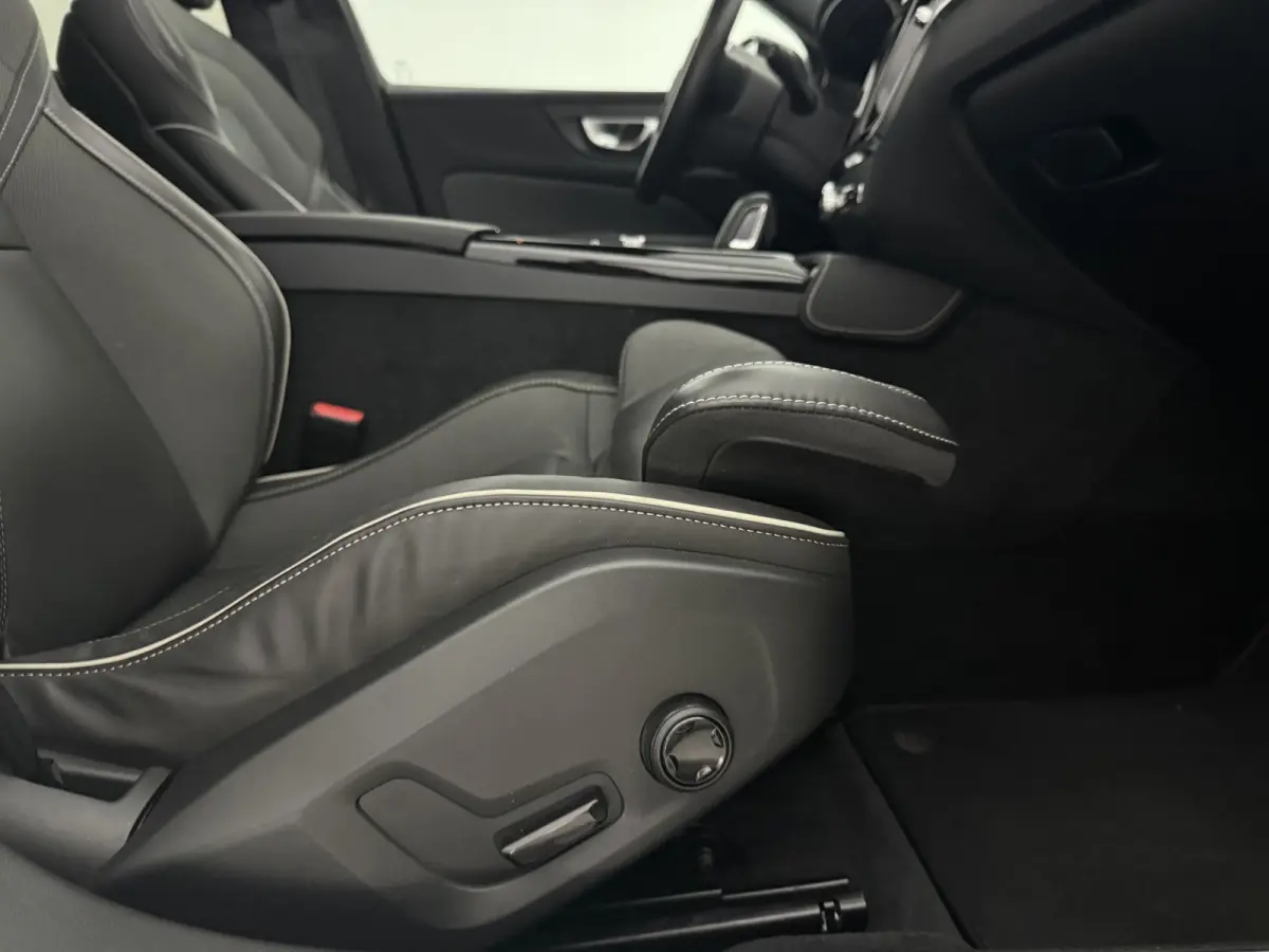 2.0 T6 Recharge AWD R-Design | Pano | Memory | 360° | H/K | Virtual | Carplay | Cruise | LED