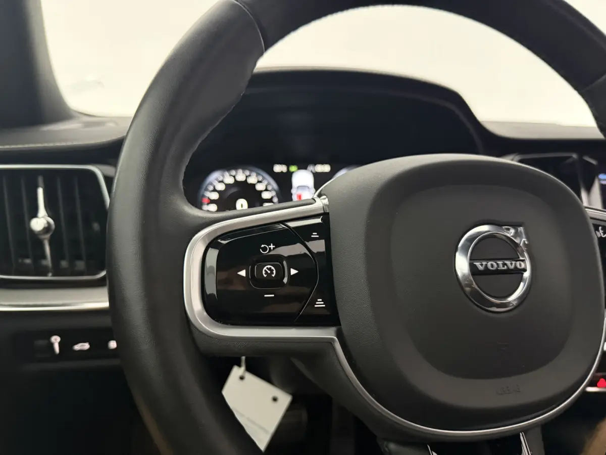 2.0 T6 Recharge AWD R-Design | Pano | Memory | 360° | H/K | Virtual | Carplay | Cruise | LED