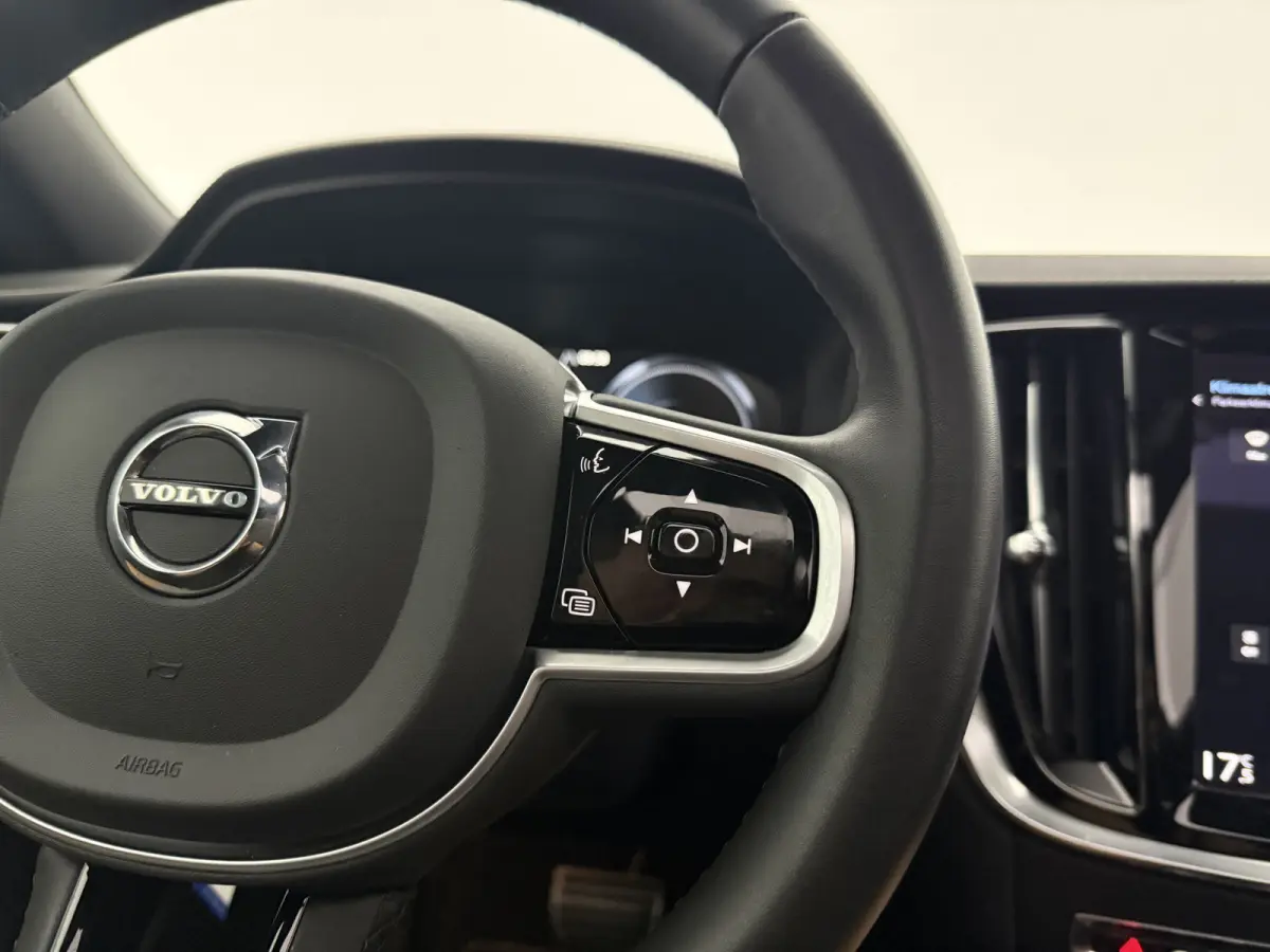 2.0 T6 Recharge AWD R-Design | Pano | Memory | 360° | H/K | Virtual | Carplay | Cruise | LED