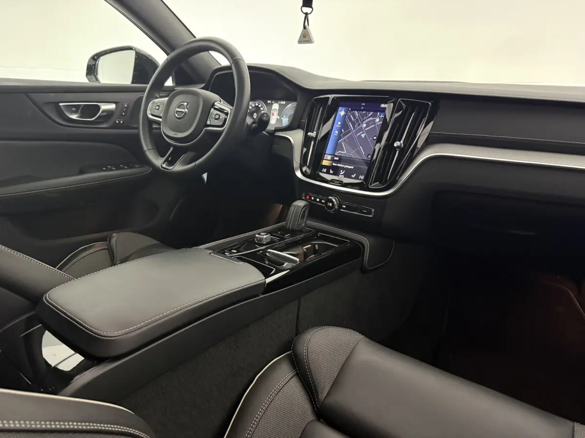2.0 T6 Recharge AWD R-Design | Pano | Memory | 360° | H/K | Virtual | Carplay | Cruise | LED
