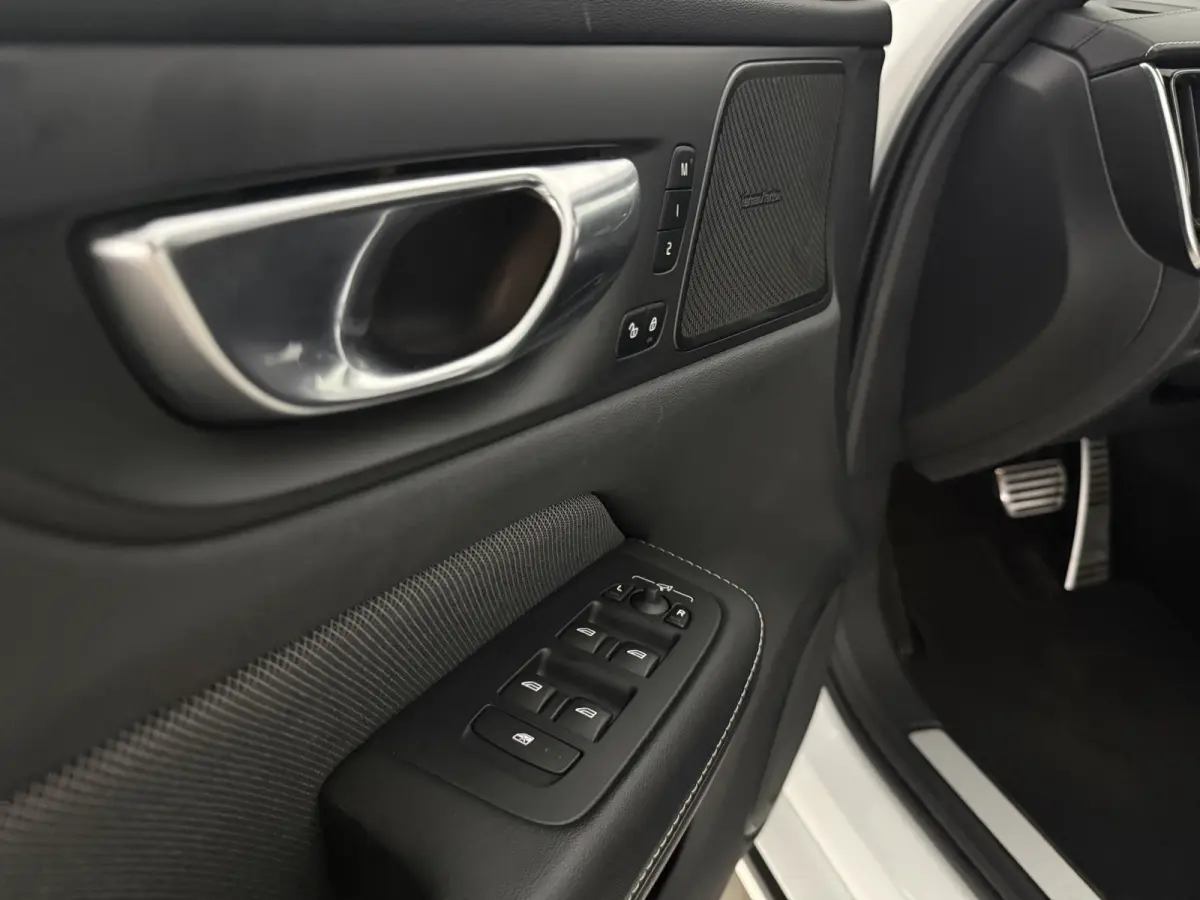 2.0 T6 Recharge AWD R-Design | Pano | Memory | 360° | H/K | Virtual | Carplay | Cruise | LED