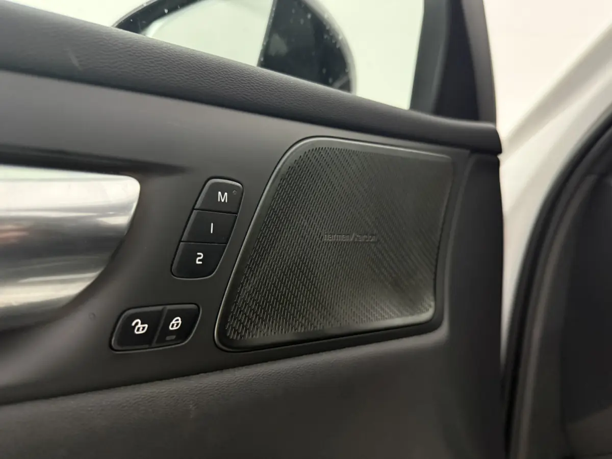 2.0 T6 Recharge AWD R-Design | Pano | Memory | 360° | H/K | Virtual | Carplay | Cruise | LED