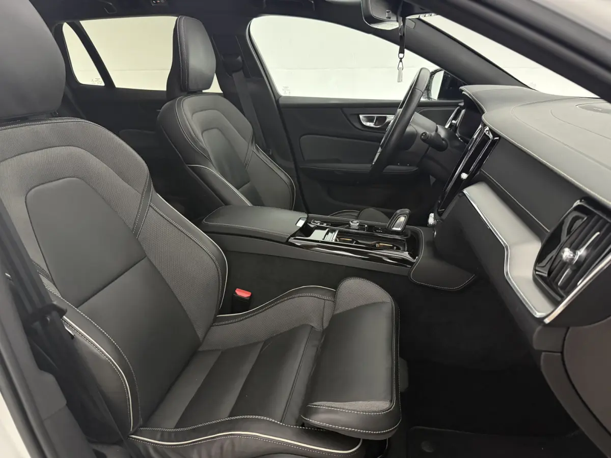 2.0 T6 Recharge AWD R-Design | Pano | Memory | 360° | H/K | Virtual | Carplay | Cruise | LED