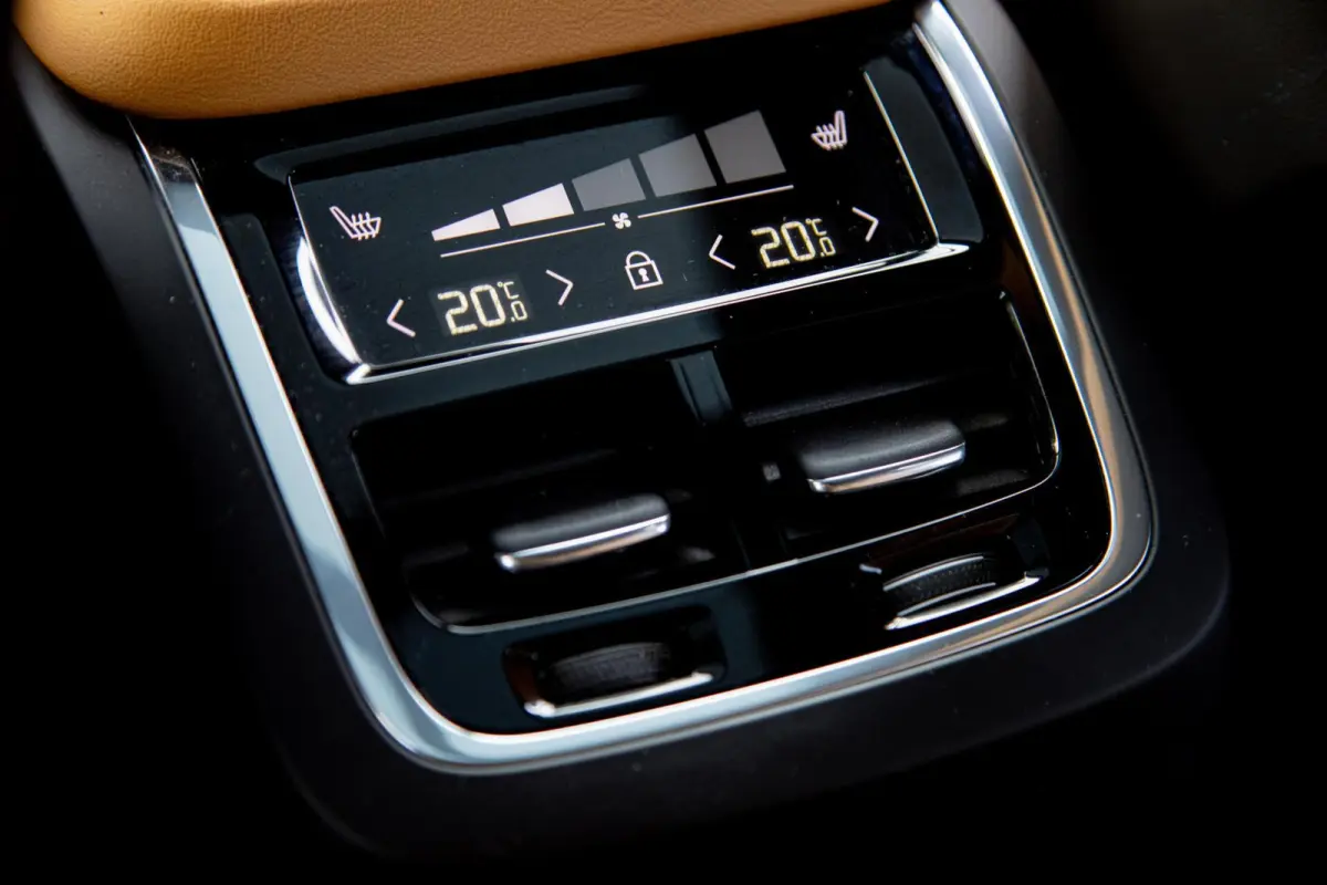 2.0 T8 Plug-in hybrid AWD Ultra Dark |Full Option|Luchtvering|Bowers&Wilkins audio