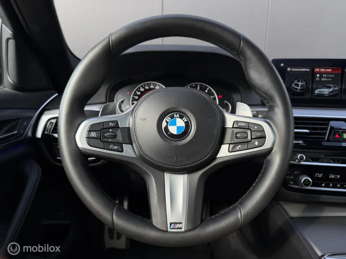 520I Touring High Executive/Pano/Leder/M pakket/Ambient