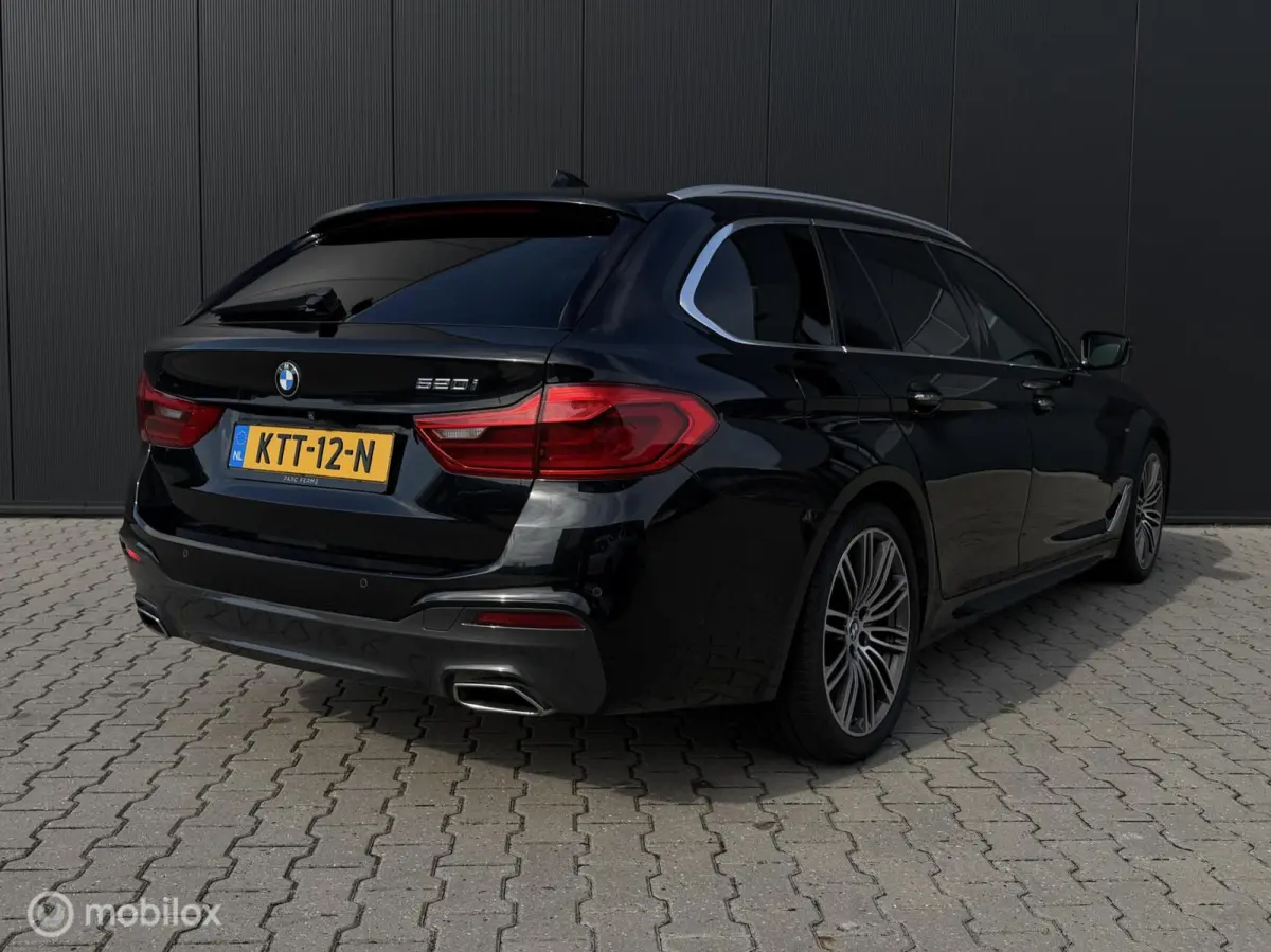 520I Touring High Executive/Pano/Leder/M pakket/Ambient
