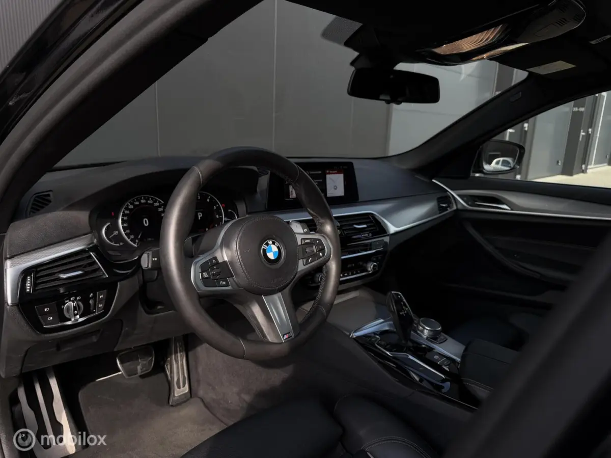 520I Touring High Executive/Pano/Leder/M pakket/Ambient