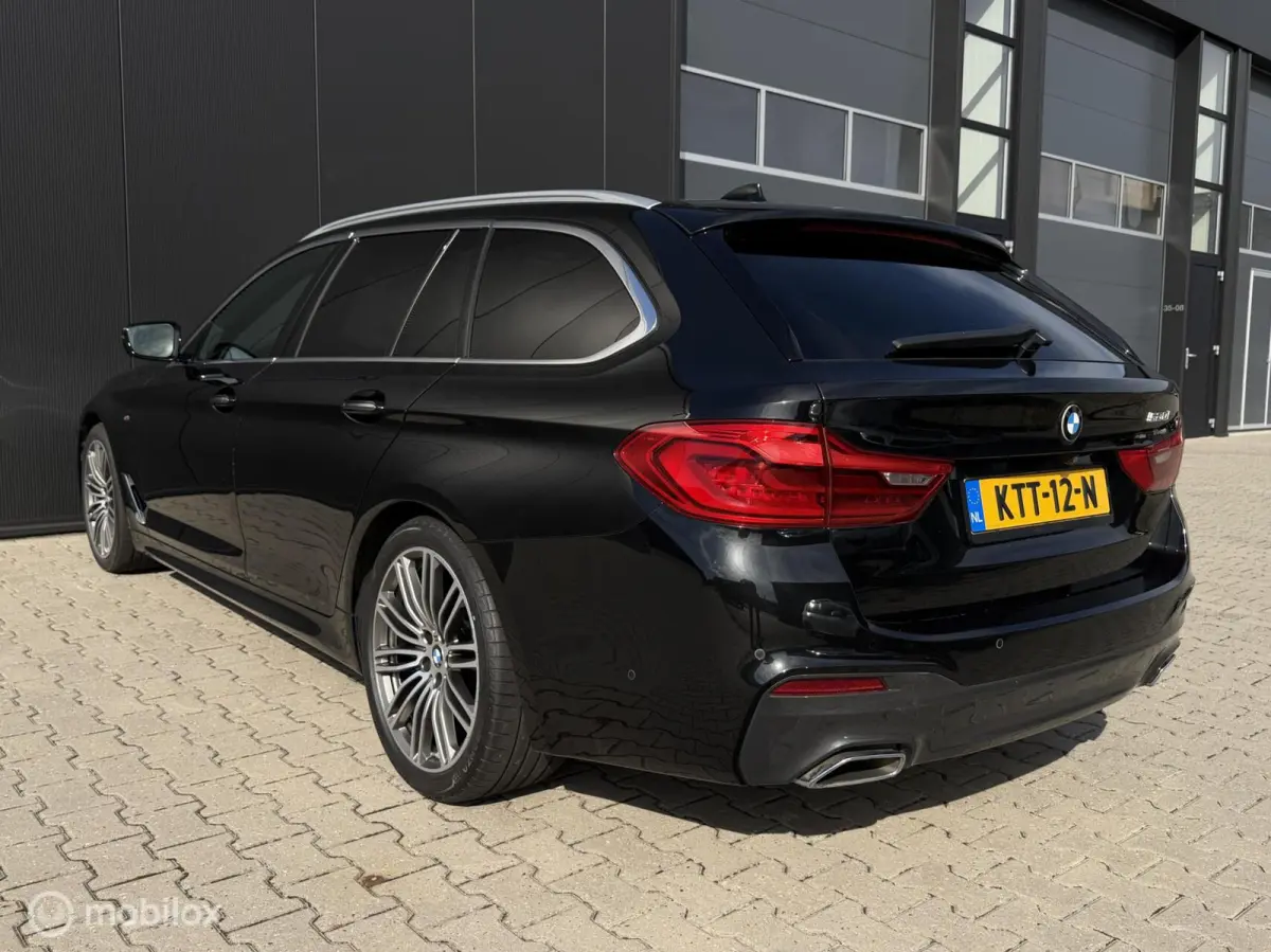 520I Touring High Executive/Pano/Leder/M pakket/Ambient