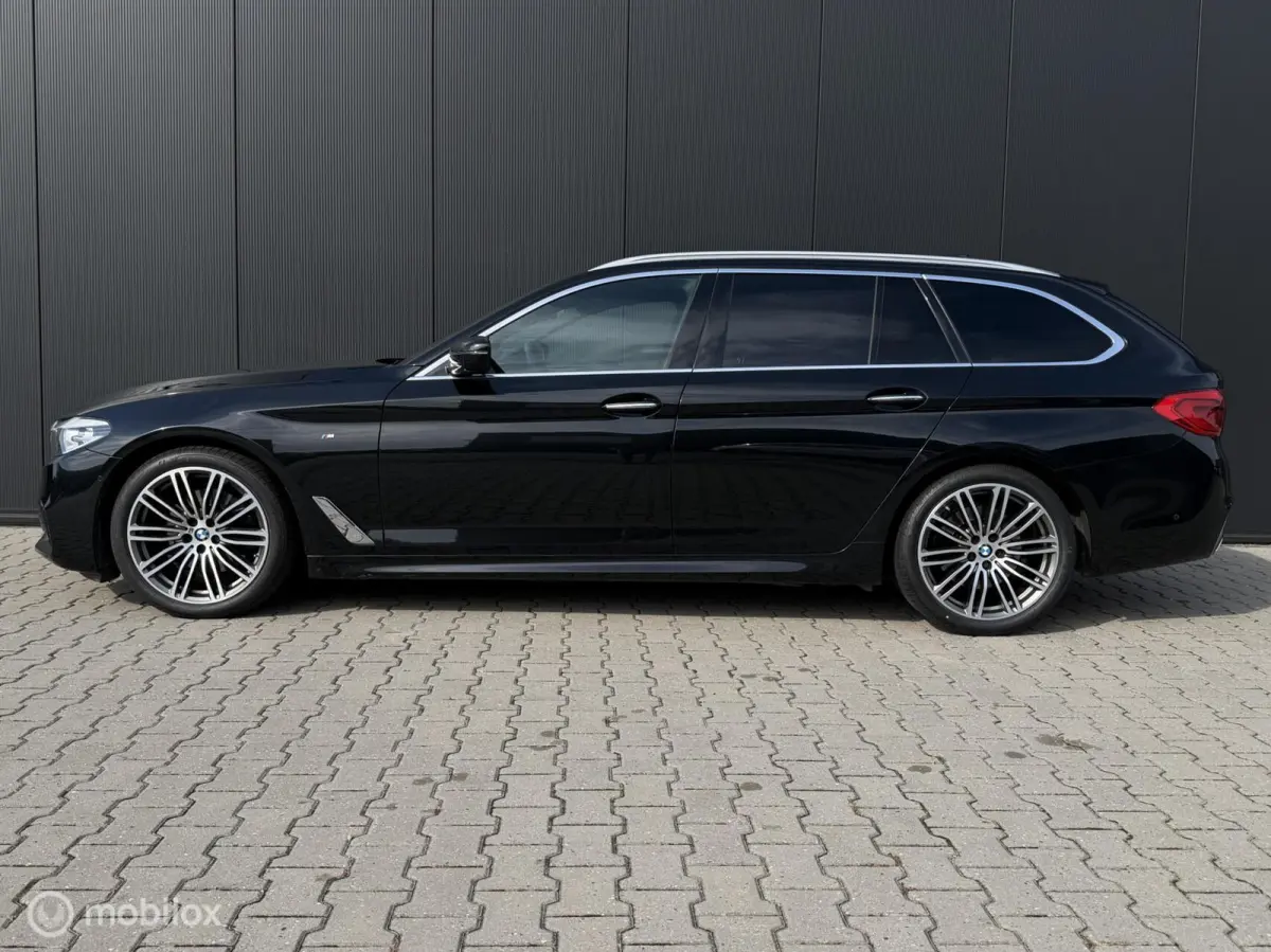 520I Touring High Executive/Pano/Leder/M pakket/Ambient