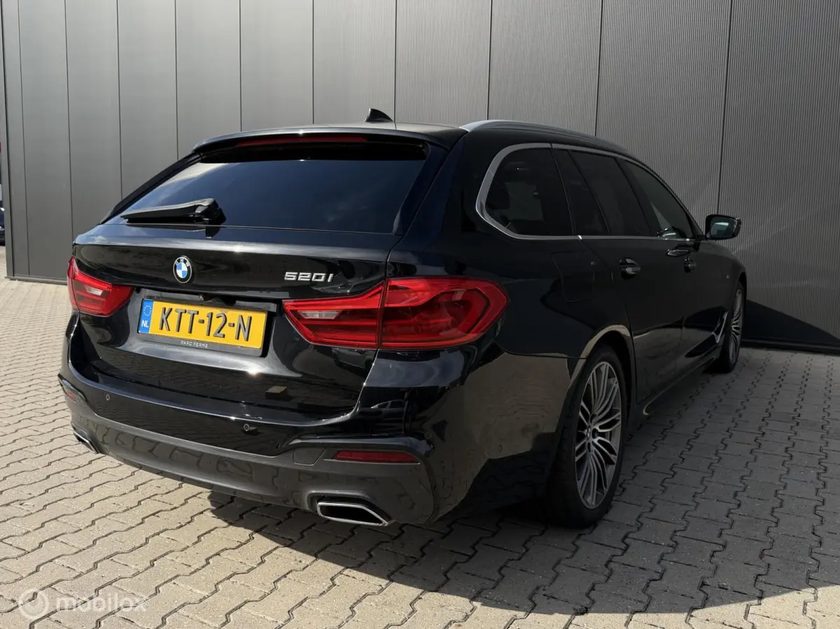 520I Touring High Executive/Pano/Leder/M pakket/Ambient