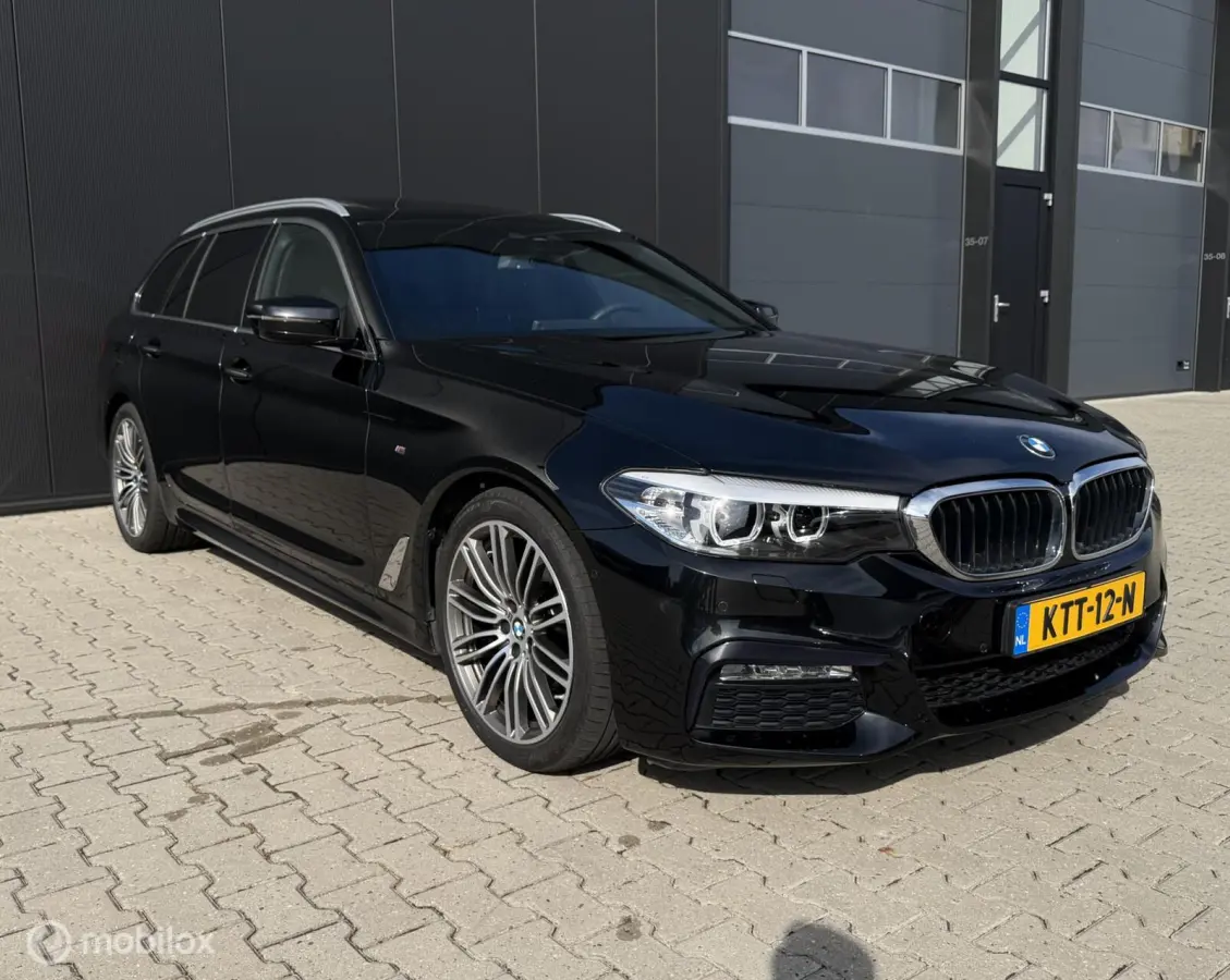 520I Touring High Executive/Pano/Leder/M pakket/Ambient