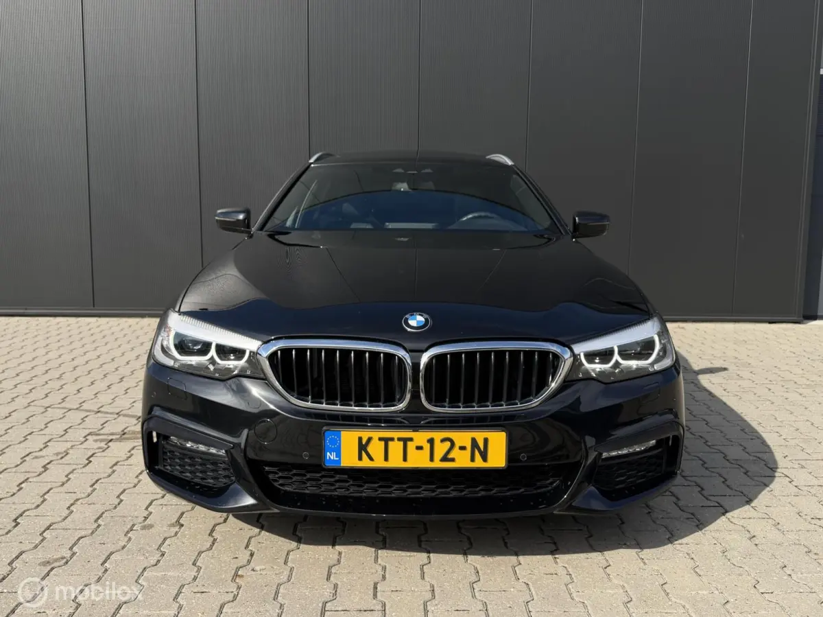 520I Touring High Executive/Pano/Leder/M pakket/Ambient