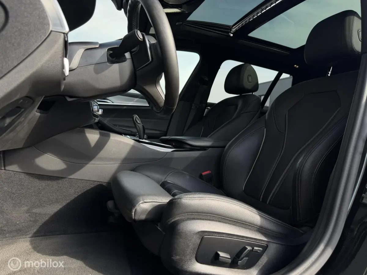 520I Touring High Executive/Pano/Leder/M pakket/Ambient