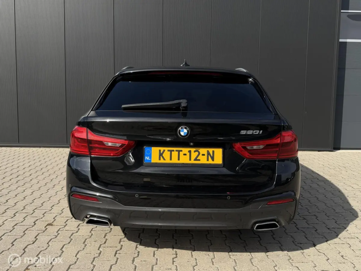 520I Touring High Executive/Pano/Leder/M pakket/Ambient