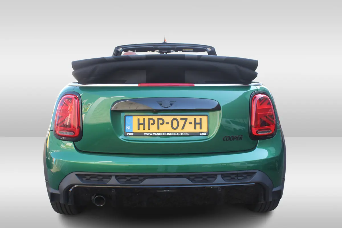 1.5 l Chester bruin leer l Harman kardon audio l Head-up display l Stoelverwarming l PDC l  l Lendesteun Verstelbaar l  l Keyless l JOHN COOPER WORKS l BRITISCH RACING GREEN l PREMIUM PAKKET