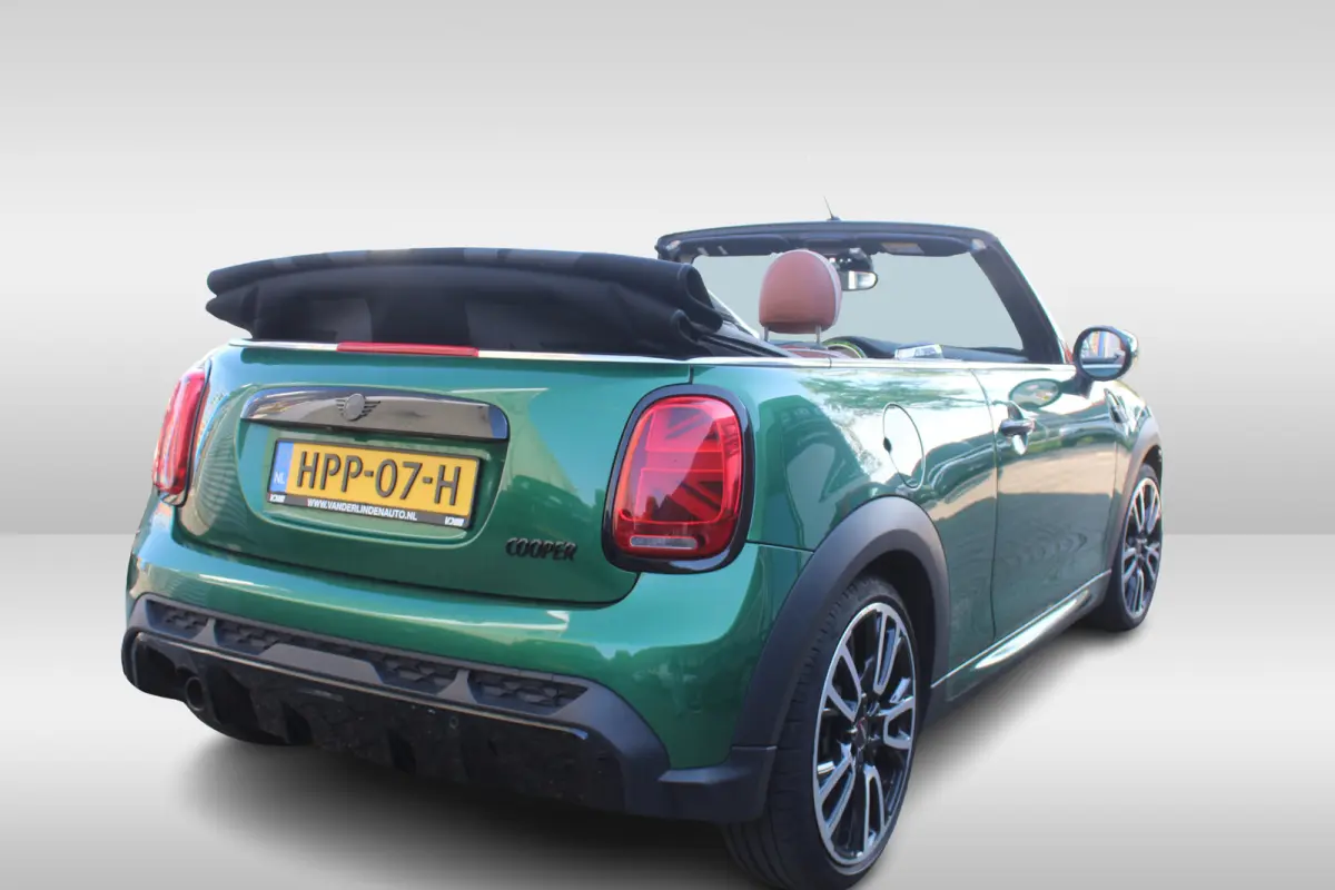 1.5 l Chester bruin leer l Harman kardon audio l Head-up display l Stoelverwarming l PDC l  l Lendesteun Verstelbaar l  l Keyless l JOHN COOPER WORKS l BRITISCH RACING GREEN l PREMIUM PAKKET