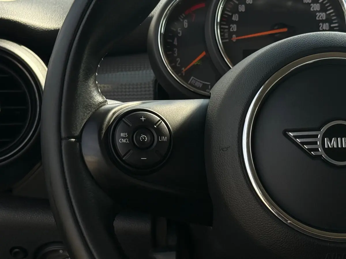 1.5 Cooper | PDC | Bluetooth | NAVI | Cruise Control |