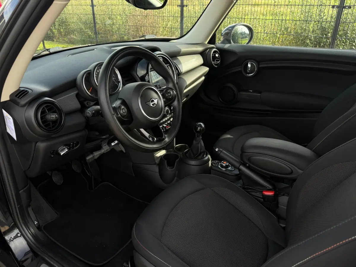 1.5 Cooper | PDC | Bluetooth | NAVI | Cruise Control |