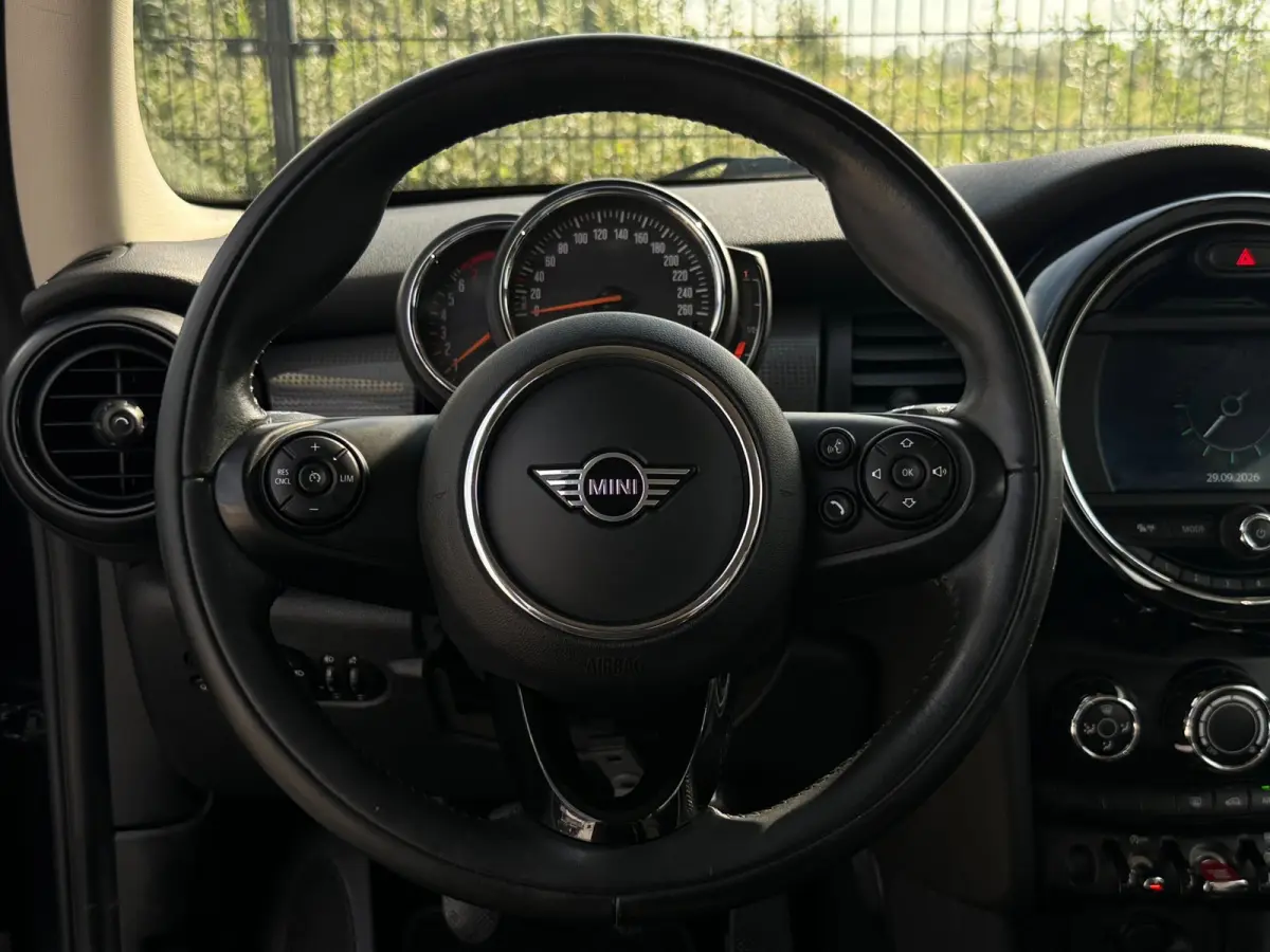 1.5 Cooper | PDC | Bluetooth | NAVI | Cruise Control |