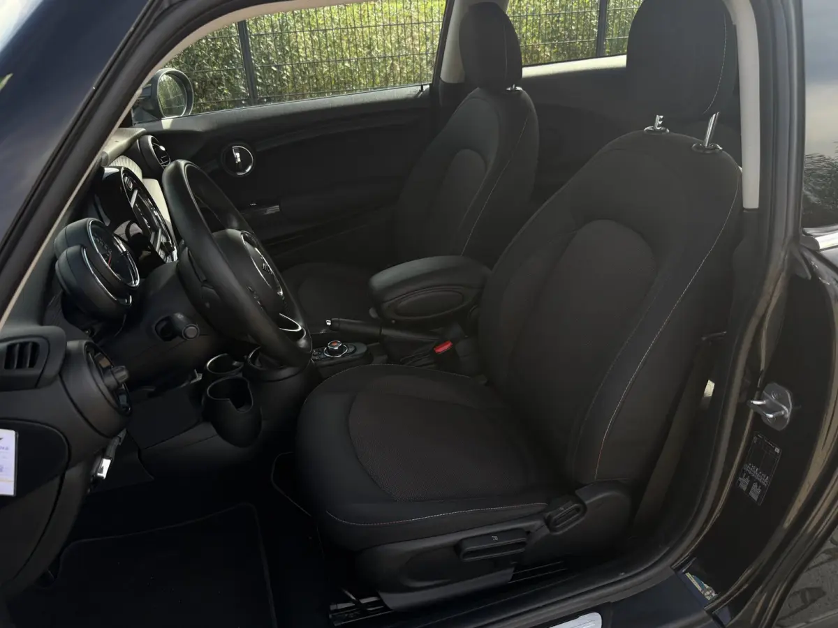 1.5 Cooper | PDC | Bluetooth | NAVI | Cruise Control |
