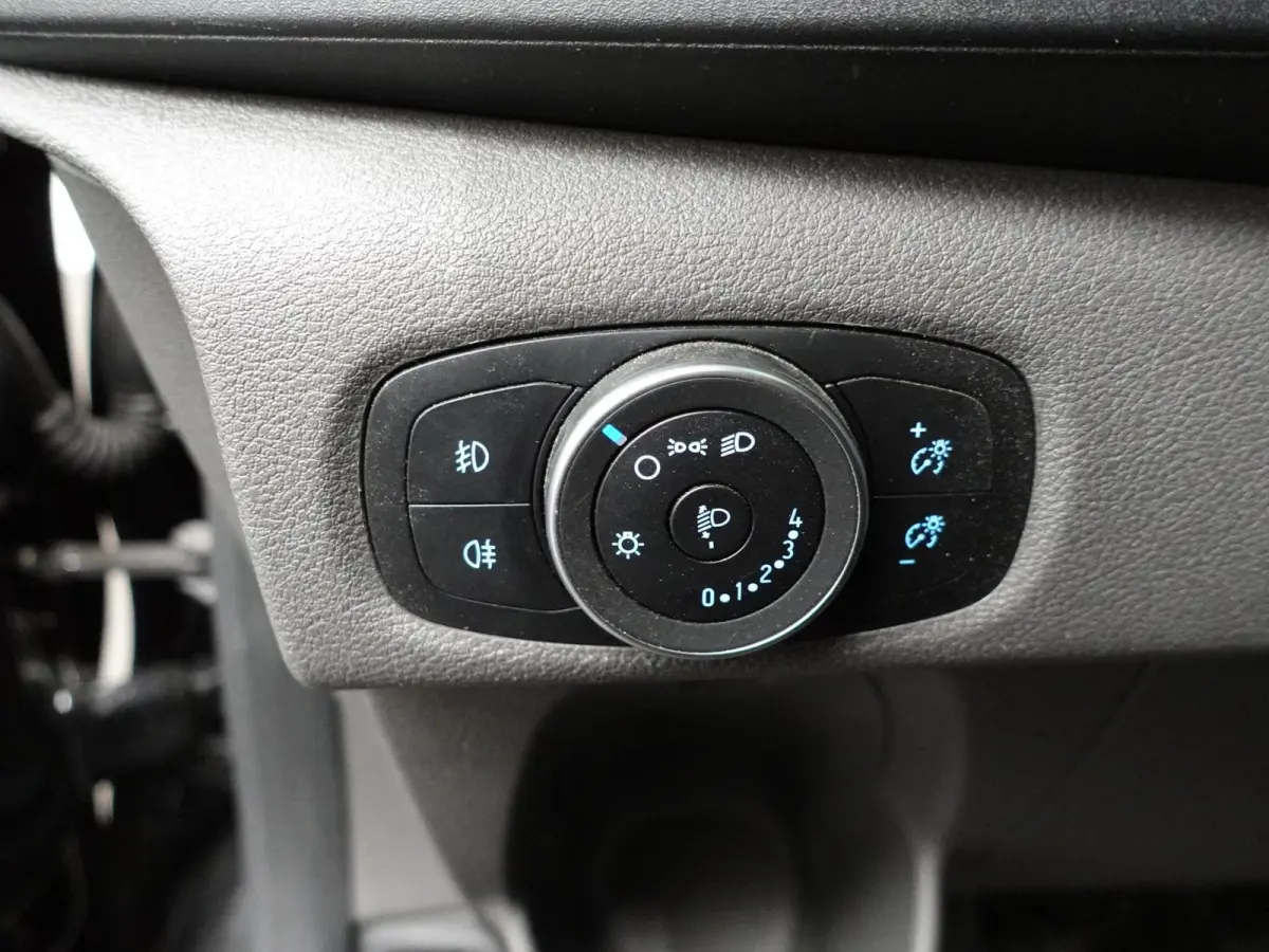 300 2.0 TDCI L2H1 Trend Dubbele Cabine Airco Bluetooth Navigatie Trekhaak