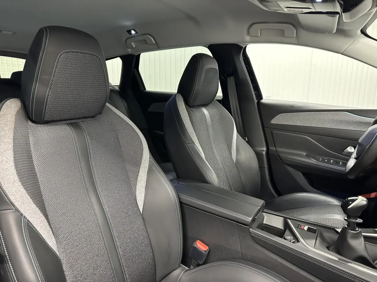 1.2 PureTech Active Pack Business TREKHAAK NAVI CARPLAY ADAPTIEF CRUISE ECC.