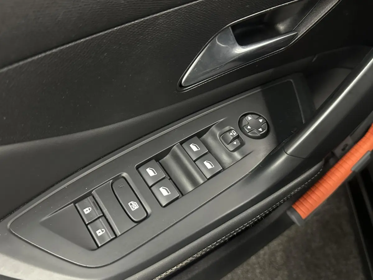 1.2 PureTech Active Pack Business TREKHAAK NAVI CARPLAY ADAPTIEF CRUISE ECC.