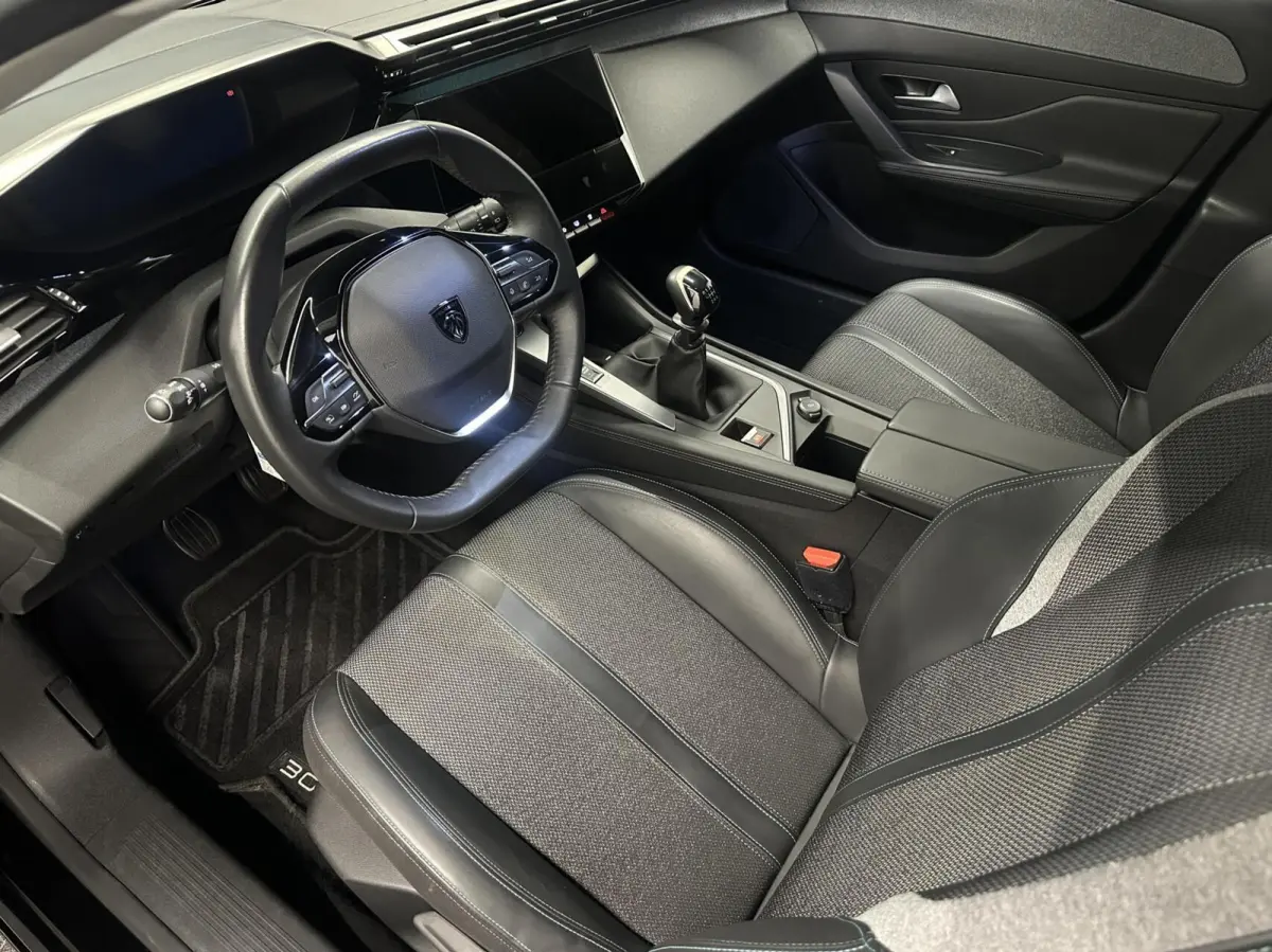 1.2 PureTech Active Pack Business TREKHAAK NAVI CARPLAY ADAPTIEF CRUISE ECC.