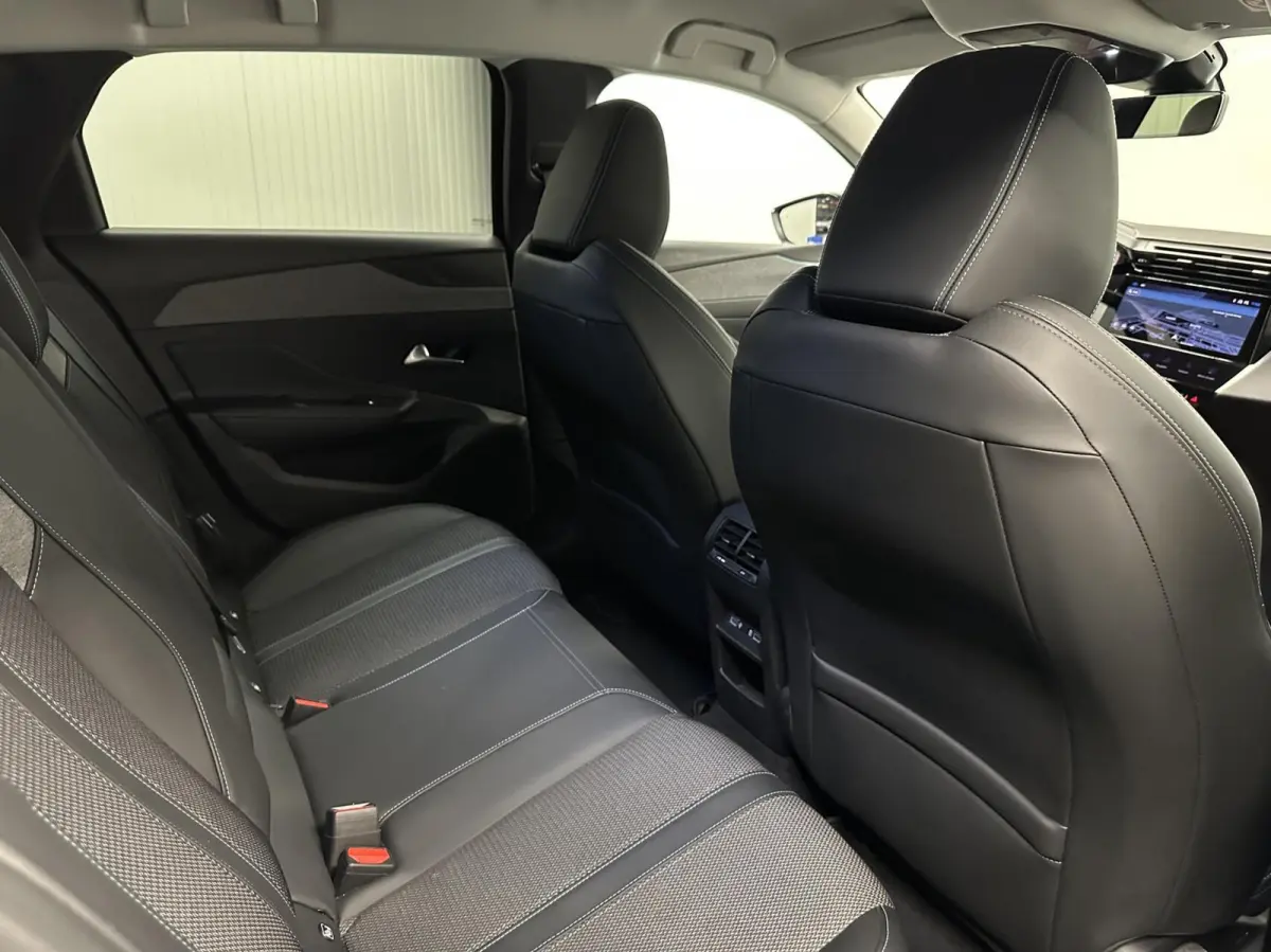 1.2 PureTech Active Pack Business TREKHAAK NAVI CARPLAY ADAPTIEF CRUISE ECC.