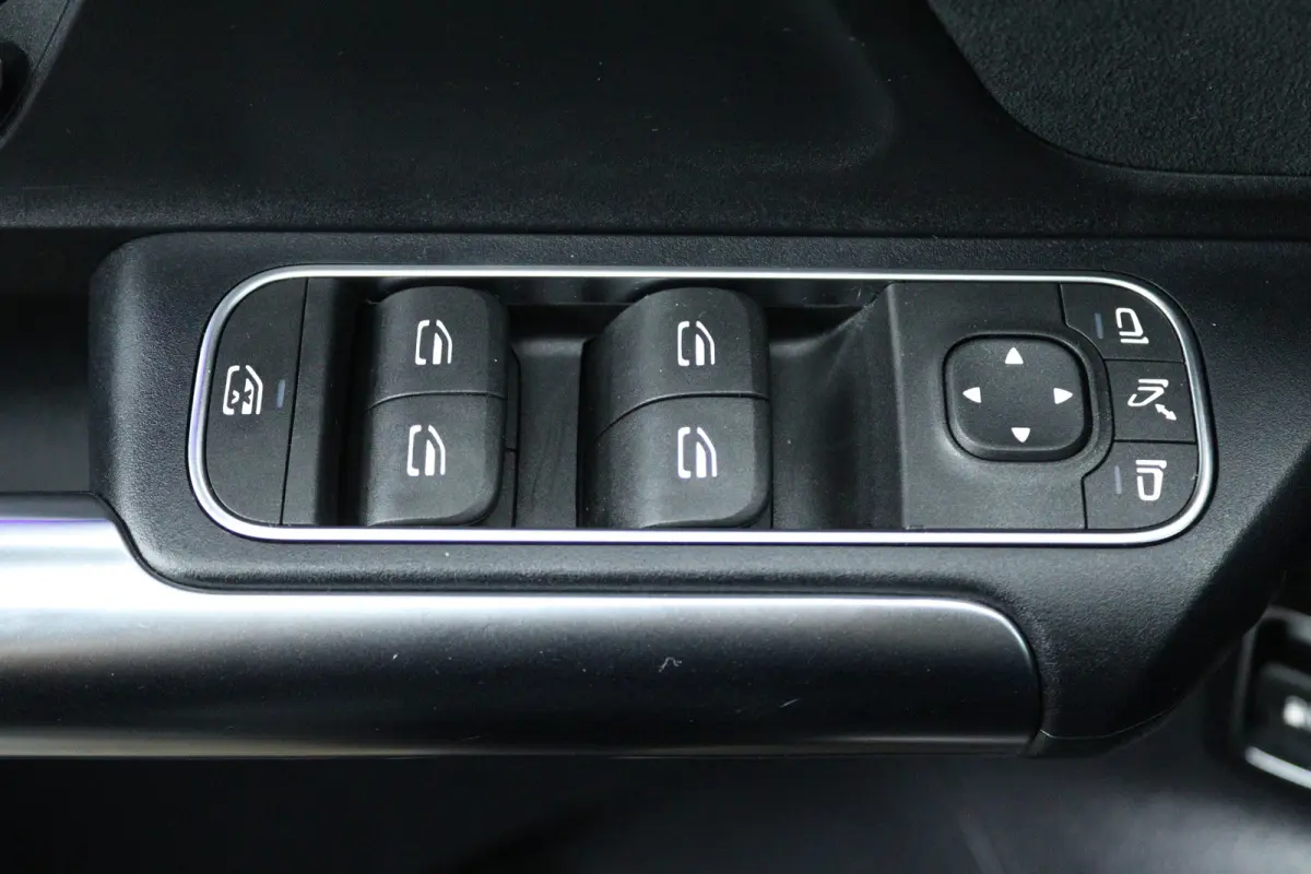 250 e AMG Line (SFEERVERLICHTING, CAMERA, STOELVERWARMING, LED, 1e EIGENAAR)