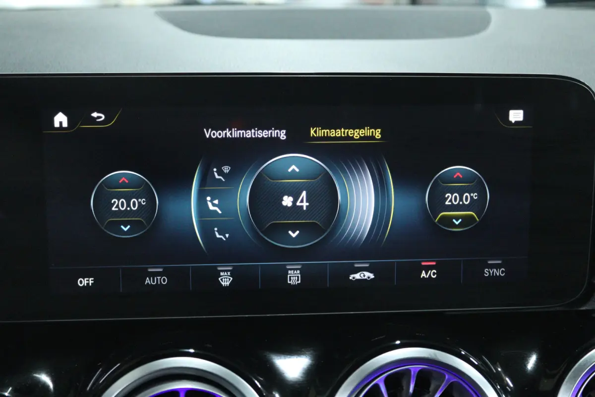 250 e AMG Line (SFEERVERLICHTING, CAMERA, STOELVERWARMING, LED, 1e EIGENAAR)