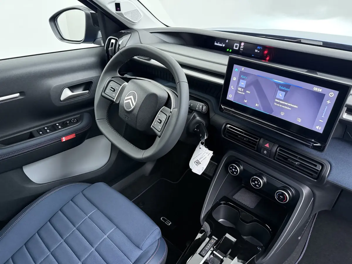 Turbo 100 COLLECTION | Apple Carplay / Android Auto | Cruise Control | Lane Assist | Verkeersborden Herkenning | | 17" lichtmetalen velgen 'Atacamite Black' met 205/50 R17 banden | Advanced 